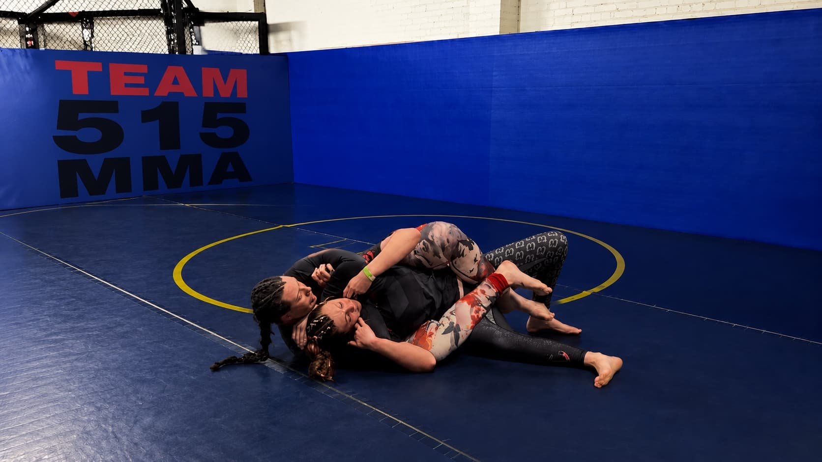 No-gi jiu jitsu rolling on the Team 515 mats